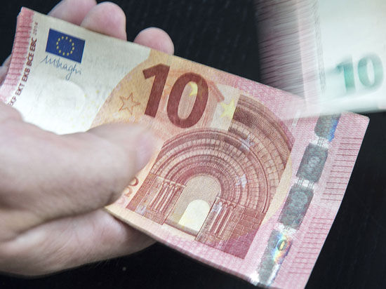 10 евро теперь с кириллицей: ЕЦБ ввел в обращение новую банкноту